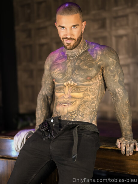 Tobias Bleu star sexy pics