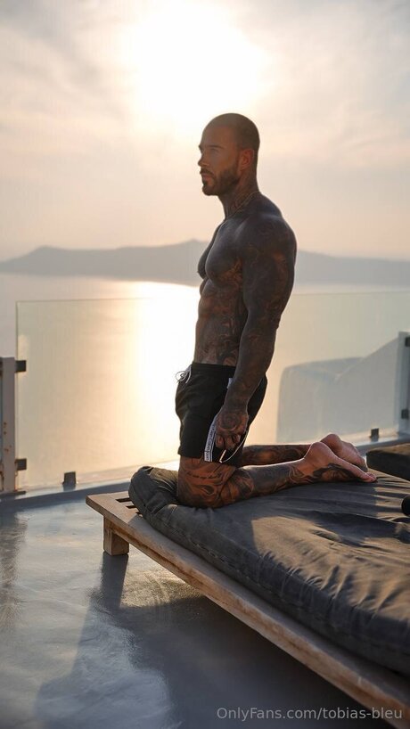 Tobias Bleu sexy actress archive