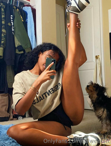 Salweetah erotic model image