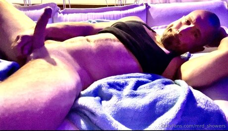 Mrd Showers nude model pics