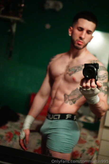 Tommartin995 adult model gallery