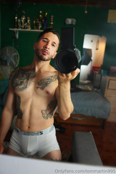 Tommartin995 art model pic