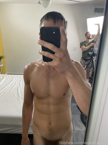 Crustyunderwear pretty model pic