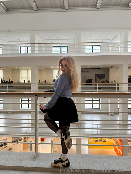 Simunka Show model free image