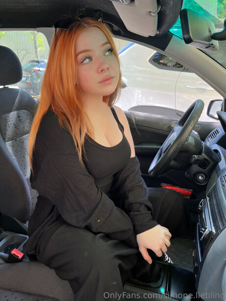 Simunka Show exclusive pornstar image