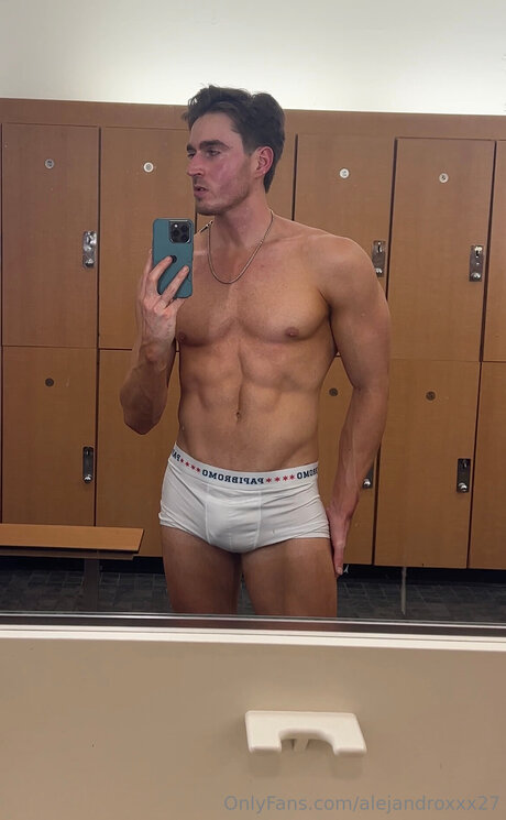 Alejandroxxx27 naked model picture