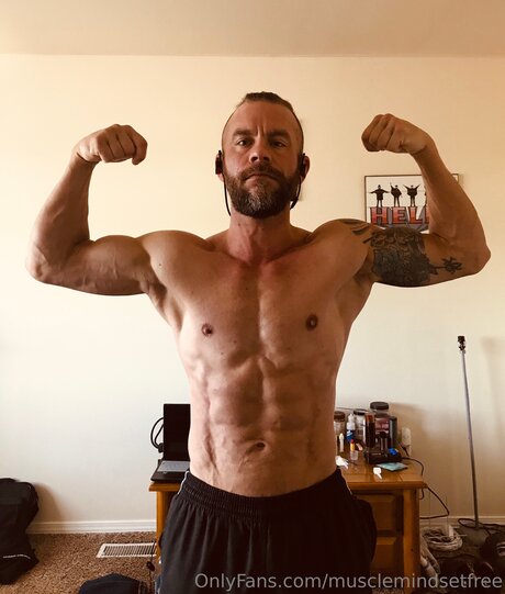 Musclemindsetfree porn model picture