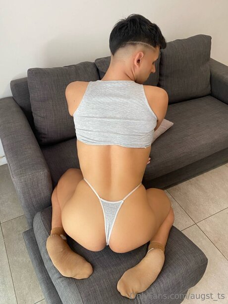 Augst Ts model pretty pic