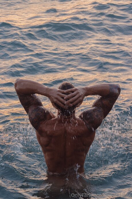 Mainzz exclusive model photo