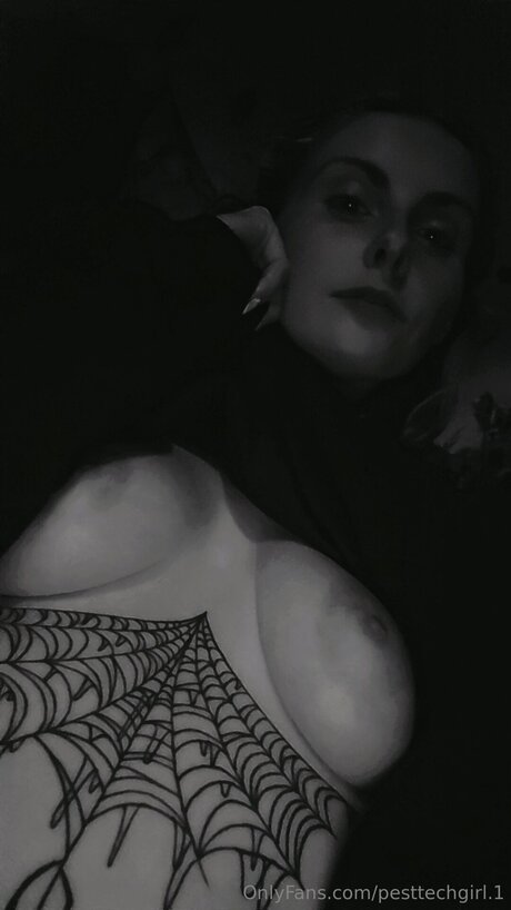 Pesttechgirl 1 star exclusive images