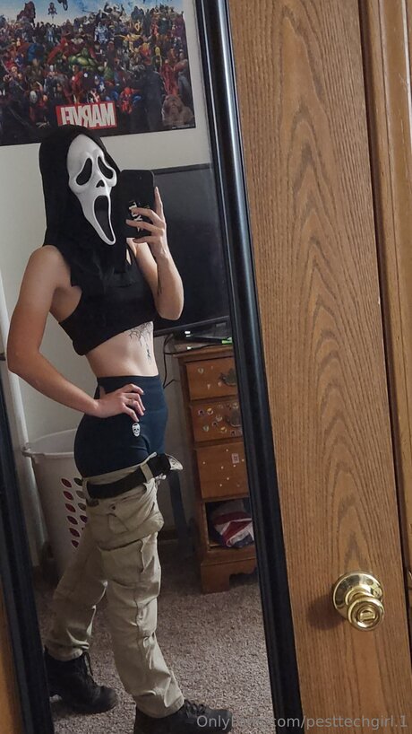 Pesttechgirl 1 model naked gallery