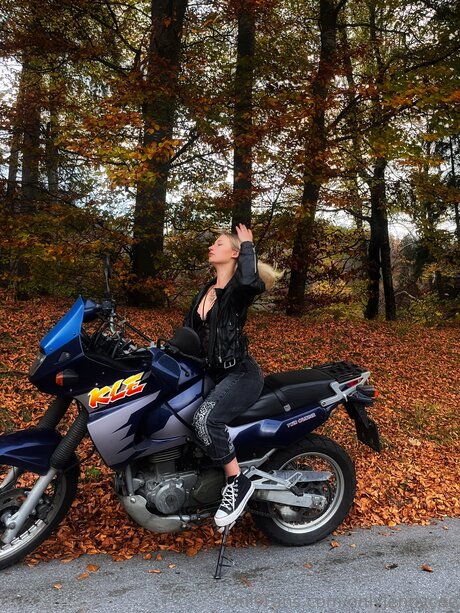 Onlyjennycee pornstar erotic gallery