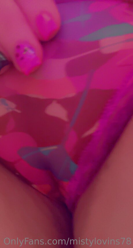 Mistylovins78 naked model pic