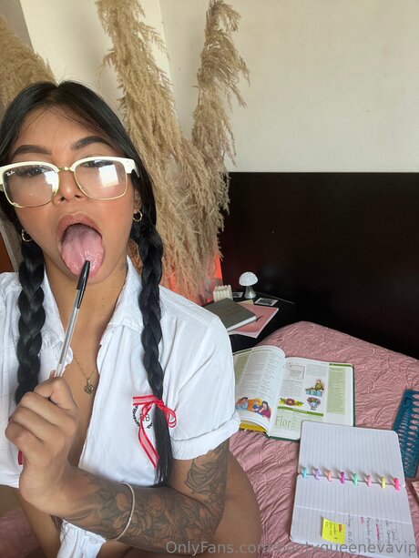 Bootyqueenevavip model high quality picture