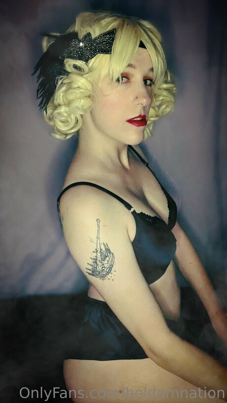 Kittydarlingxx sexy model photo