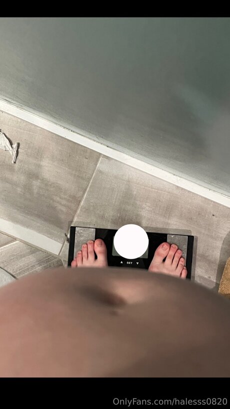 Halesss0820 naked star pics