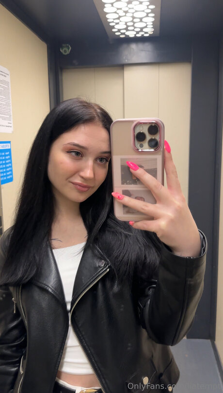 Tinylia top star pic