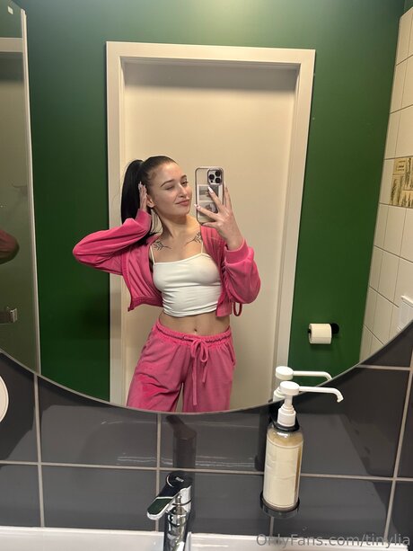 Tinylia top model pics