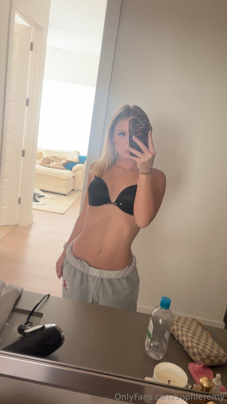 Sophieremy naked pornstar photo