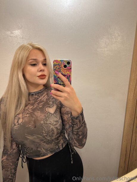 Julieschone star beautiful photo