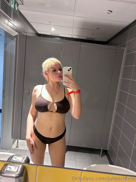 Julieschone free star archive