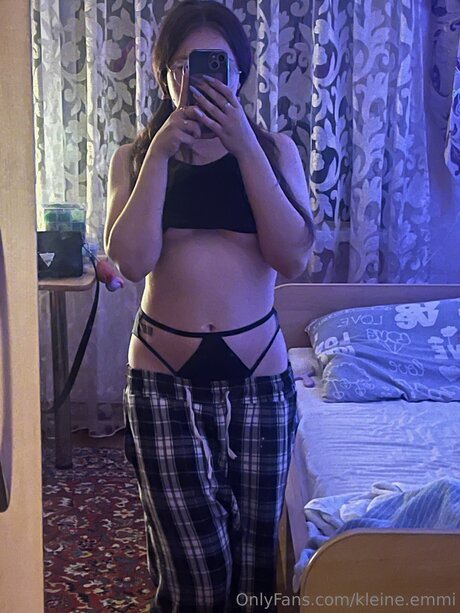 Kleine Emmi nude model picture