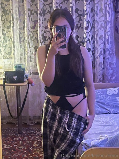 Kleine Emmi adult star photo