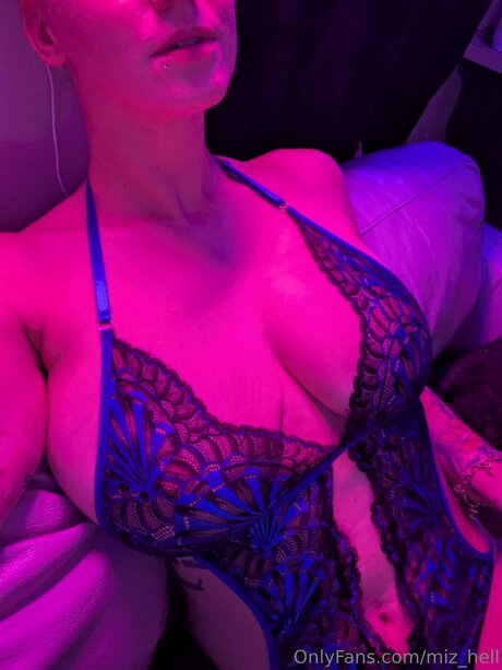 Miz Hell xxx actress photo