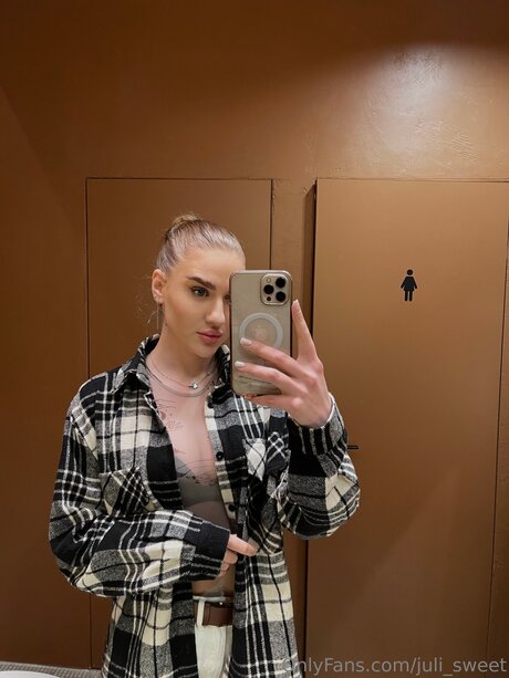 Juli Sweet xxx actress pics