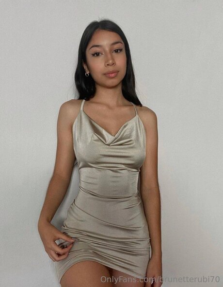 Brunetterubi70 erotic star photos
