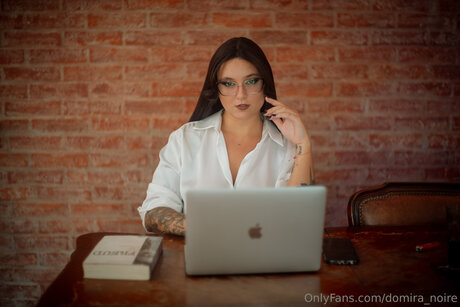 Domira Noire star sexy pics