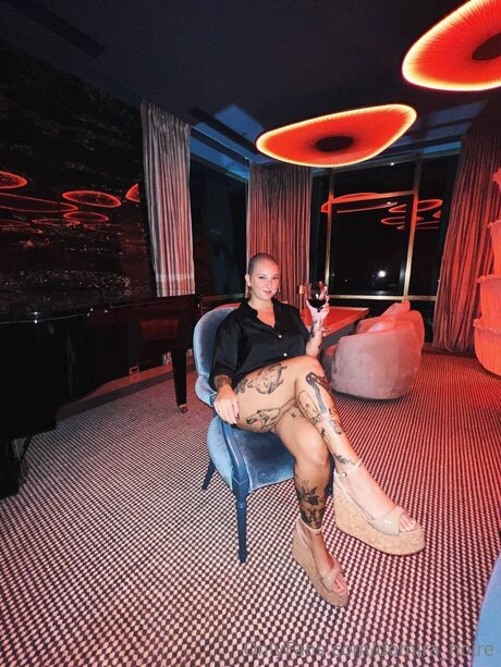 Domira Noire model art pic