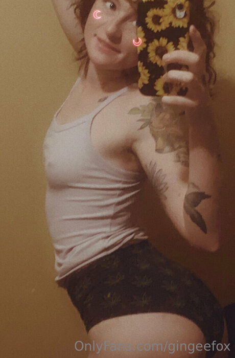 Gingeefox model hot pic