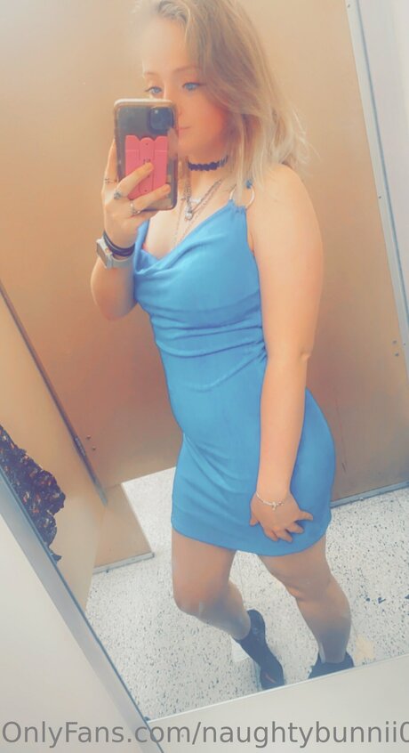 Naughtybunnii0 0 pornstar erotic image