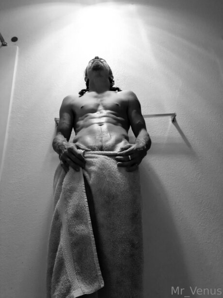 Mr Venus model xxx photo