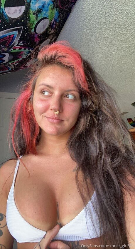 Stoner Girl301 porn model images