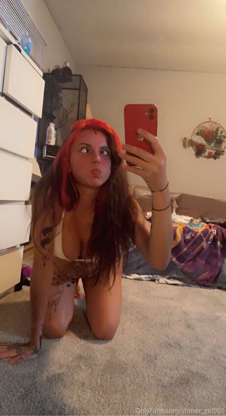 Stoner Girl301 high quality pornstar archive