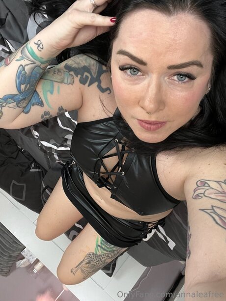 Annaleafree sex pornstar pics