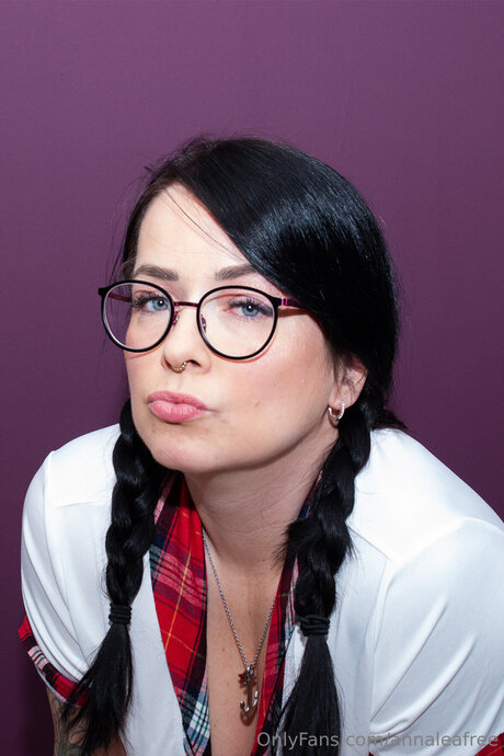 Annaleafree model perfect img