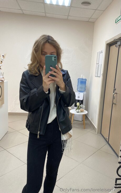 Loreleisecrets model erotic photos