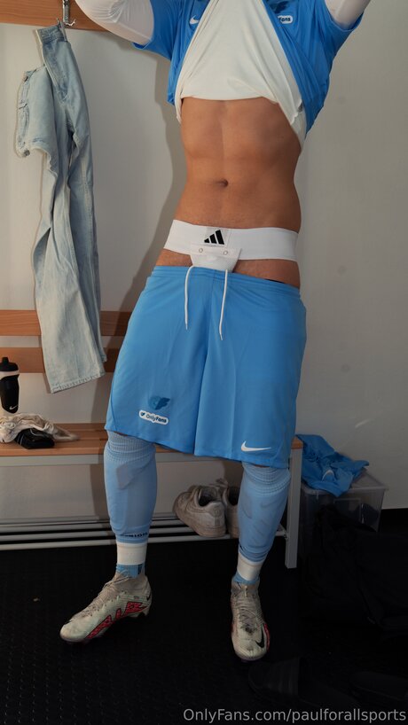 Paulforallsports model top img