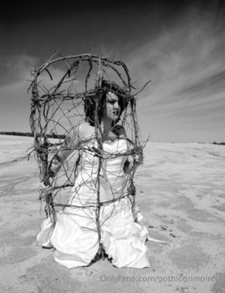 Gothicgrimoire model porn picture