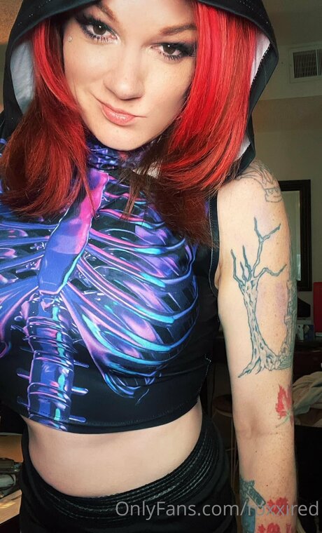 Roxxired model nude images