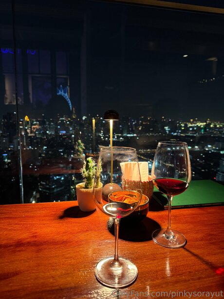 Pinkysorayut nude model image