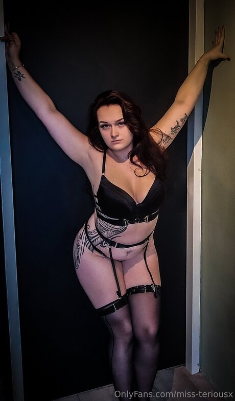 Miss Teriousx model erotic photos