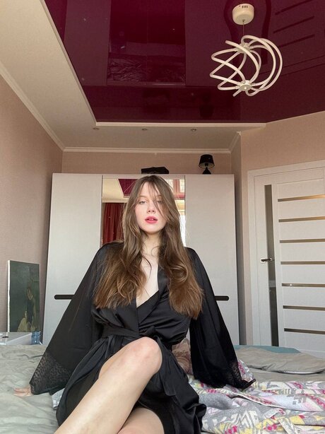 Inlikoris model nude images