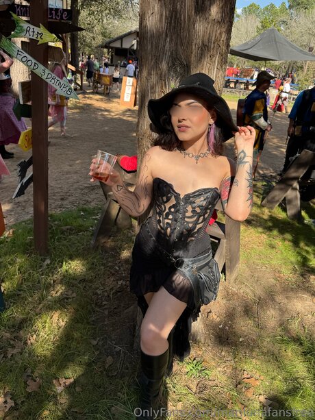 Marilunafansfree exclusive pornstar photo