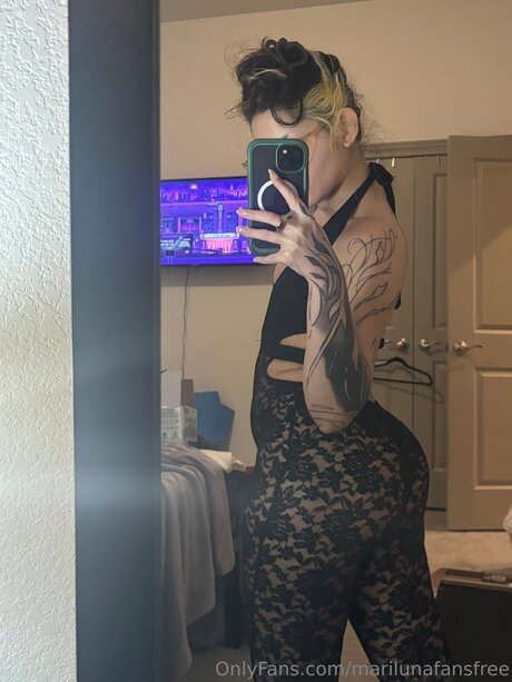 Marilunafansfree sex model photo