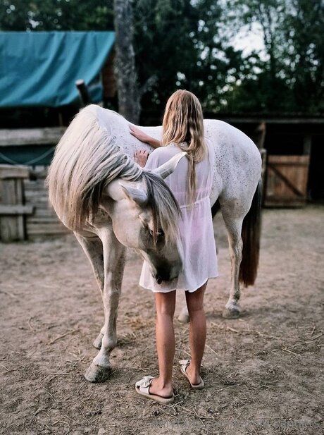 Leonie Sanders perfect actress galleries