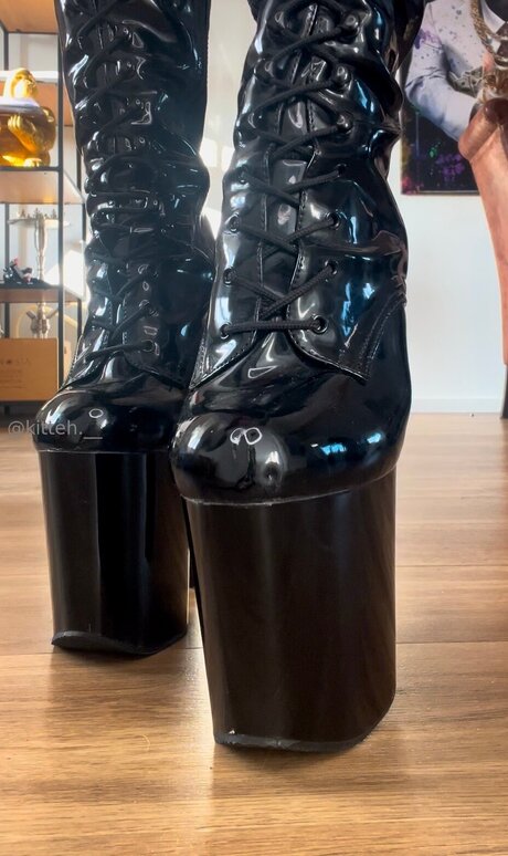 Kitteh Official star nude pic